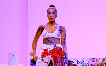 Halsey tiếp tục đòi lại công bằng cho BTS, "cà khịa" Grammy ngay trên sân khấu trực tiếp American Music Awards 2019!