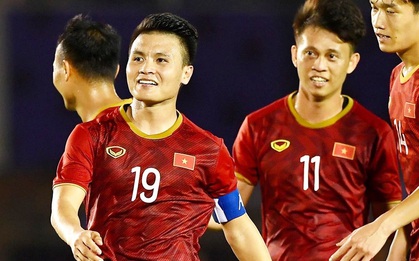 Quang Hải tươi cười rạng rỡ sau khi ghi bàn trong lần đầu đeo băng đội trưởng ở SEA Games