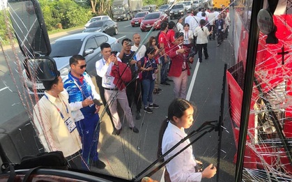 Xe chở VĐV Việt Nam gặp tai nạn trên đường đến dự khai mạc SEA Games