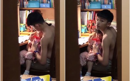 Con gái khóc vì bị mắng, mẹ định vào dỗ thì thấy hành động vô cùng ấm áp và đáng yêu của ông anh trai