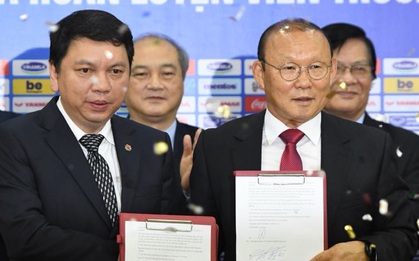HLV Park Hang-seo nói "cảm ơn" bằng tiếng Việt, tự hỏi liệu đây có phải lần cuối cùng ký hợp đồng với VFF hay không