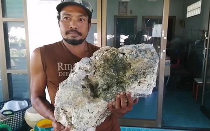 Anh chàng nhặt rác trên biển vô tình trở thành triệu phú sau khi tìm thấy "bãi nôn" trị giá 16 tỷ của cá voi