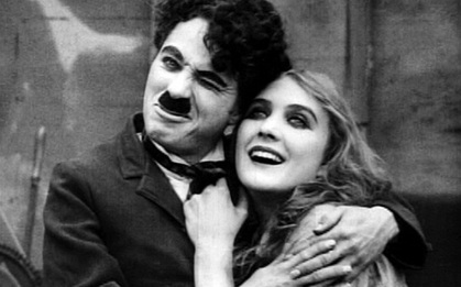 Bức thư đêm Giáng sinh 1965 Vua hài Charlie Chaplin gửi con gái: "40 năm bố đã mua vui cho mọi người trên trái đất, nhưng bố khóc nhiều hơn họ cười con yêu ạ!"