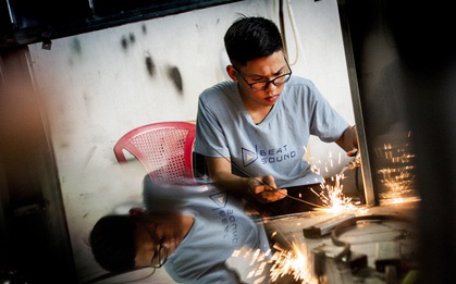 Cậu học sinh lớp 12 trong vòng 2 năm lắp ráp thành công 2 ô tô chạy bằng năng lượng mặt trời