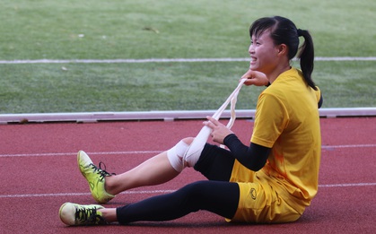 Tuyển nữ Việt Nam cười rạng rỡ trước ngày đấu chủ nhà Philippines tại bán kết SEA Games 30