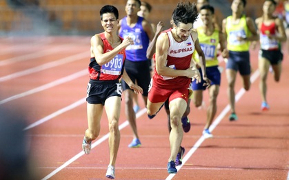 SEA Games 2019: VĐV Philippines ăn quả đắng khi cố húc văng Dương Văn Thái của Việt Nam khỏi đường đua