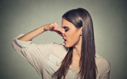 5 nguyên nhân chẳng ngờ đến khiến hơi thở có mùi hôi khó ngửi