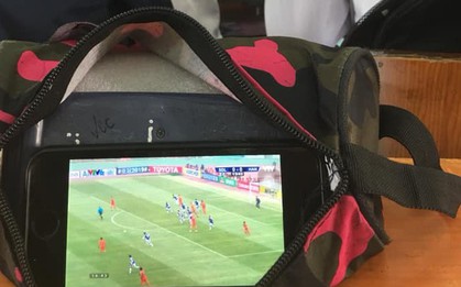 Học sinh và sinh viên thi nhau "ngụy trang" để cổ vũ Hà Nội FC đấu đội bóng Trung Quốc