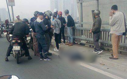 Hà Nội: Va chạm với xe buýt, người đàn ông đi xe máy bị cán qua tử vong tại chỗ