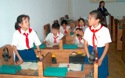 Bộ ảnh: Cuộc sống bên trong các trường học ở Triều Tiên, họ đang dạy gì cho học sinh?