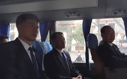 Clip: Nhân viên an ninh Triều Tiên đã đáp máy bay xuống Nội Bài, di chuyển vào nội thành Hà Nội