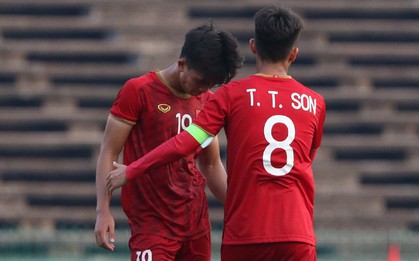 Danh Trung (U22 Việt Nam) khuỵu gối, không đứng vững sau trận thắng U22 Campuchia
