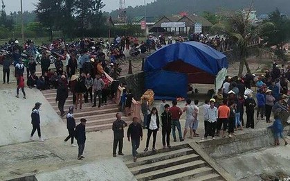 Phát hiện thi thể người cha mất tích trên biển sau 3 ngày