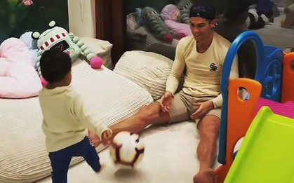 Mừng sinh nhật Ronaldo, vợ sắp cưới đăng video chứng minh anh đã có người nối nghiệp cực đáng yêu