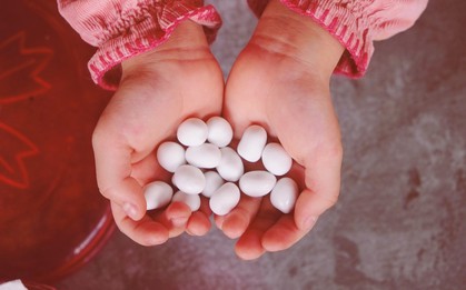 Thứ kẹo mà đứa trẻ nào cũng ráo riết "truy tìm" trong hộp mứt Tết ngày xưa, giờ mấy ai còn nhớ?