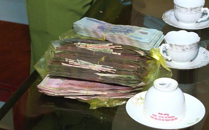 Cặp vợ chồng được người dân trả lại 120 triệu đồng đánh rơi tối mùng 1 Tết