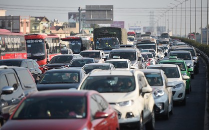 Mùng 4 Tết, cao tốc Pháp Vân - Cầu Giẽ tắc dài do tai nạn liên hoàn giữa 3 ô tô con