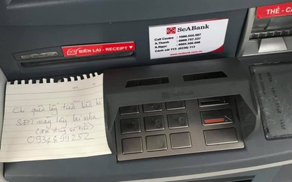 Hình ảnh đẹp ngày Tết ở Đà Nẵng: Cô gái để lại số điện thoại, dán thông báo lên trụ ATM tìm người để quên tiền