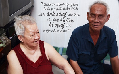 Chuyện tình sâu đậm của ông cụ 70 tuổi mù lòa ở Sài Gòn, 25 năm bán bánh nuôi vợ bệnh tật