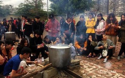 Tấm bánh nghĩa tình: Hoàn thiện nhân cách cho sinh viên từ những hoạt động thiện nguyện