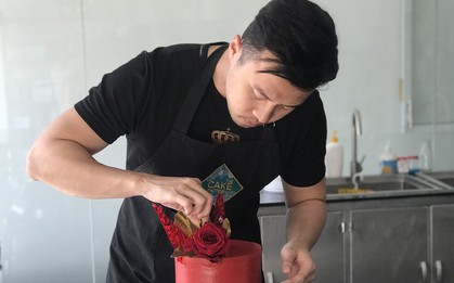 Shark Khoa giản dị vào bếp làm bánh tặng chị em dịp 8/3