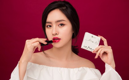 Sở hữu đôi môi mượt như lụa cùng son thiên nhiên