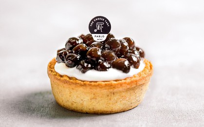 Bạn nghĩ sao khi trân châu đen trở thành topping của bánh cheese tart?