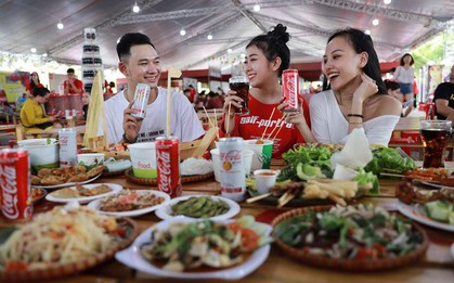 Có một kiểu người cứ ngồi xuống bàn ăn là phải gọi Coca-Cola!