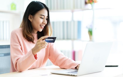 “Bỏ tiền mặt đi mà vui sống” - Tuyên ngôn cá tính của người trẻ 4.0