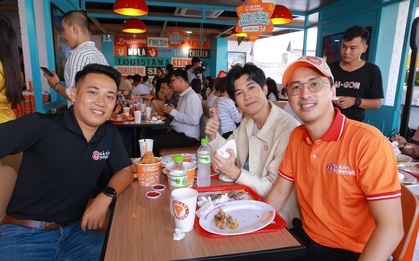 Đi dự khai trương, Anh Tú điển trai “đốn tim” khách tham dự