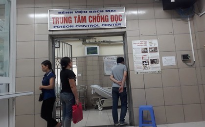Hà Nội: Nhặt được lọ dung dịch lạ, 6 anh em chia nhau uống rồi cùng bị ngộ độc phải đi cấp cứu