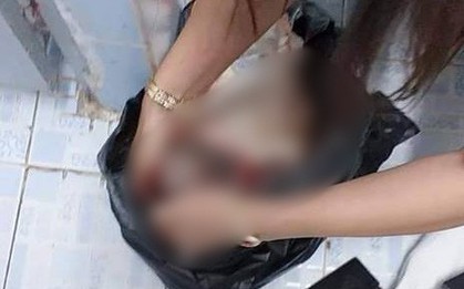 Nguyên nhân chấn động vụ phát hiện thi thể em bé trong thùng rác nhà vệ sinh: Bị mẹ siết cổ đến chết