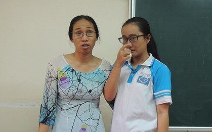 Cô giáo “lên lớp không giảng bài” tiếp tục bị đình chỉ vì ném vở học sinh