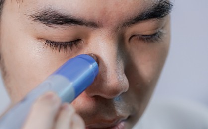 Dùng thử máy hút mụn 50.000 đồng, chàng trai phải thốt lên: Không phải cái gì của Nhật cũng xịn!