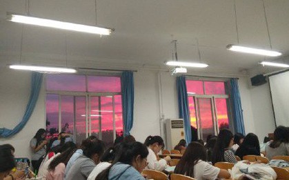 Dân mạng chia sẻ những khoảnh khắc quý giá thời đi học khiến người đọc cay mắt, bởi thanh xuân đã qua mãi chẳng thể tìm lại