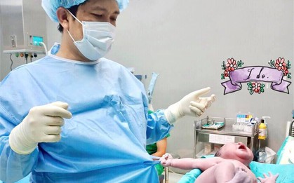 Khoảnh khắc "cưng hết nấc" của em bé sơ sinh khi nắm chặt áo bác sĩ, gào khóc "ăn vạ" đốn tim cư dân mạng