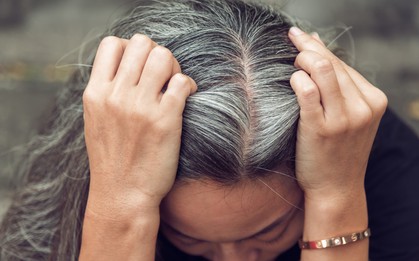 Một vài dấu hiệu khác thường ở mái tóc đang ngầm báo hiệu nhiều vấn đề sức khỏe tiềm ẩn