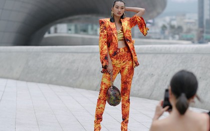 Khi cả Vbiz không còn đoái hoài Seoul Fashion Week thì học trò của Võ Hoàng Yến lại ghi điểm tại đây khi được lên hẳn Vogue Mỹ