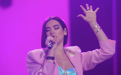Dua Lipa “cân” cả đêm nhạc tại Indonesia, nhưng Đông Nhi "ngầu" chẳng kém khi hát tiếng Anh cực “nuột”