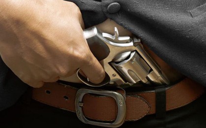 Đã tàng trữ súng trái phép lại còn không biết dùng, thanh niên Mỹ vô tình tự bắn rơi 'của quý'