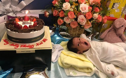 Thanh Thuý mừng đầy tháng con trai, biểu cảm của "cu Tết" là điều được chú ý hơn cả!