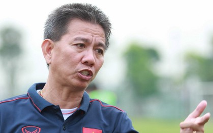 HLV trưởng U18 Việt Nam phản ứng cực gắt khi học trò không đá theo ý đồ ở trận gặp Phố Hiến FC