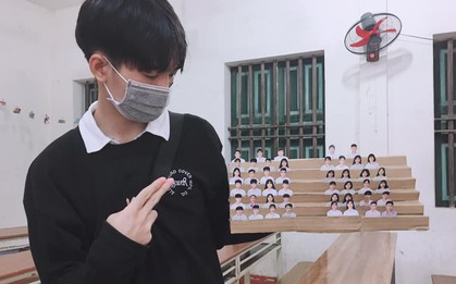 Sơ đồ lớp in trên giấy xưa rồi, giờ phải có hẳn mô hình dán ảnh từng thành viên mới chất!