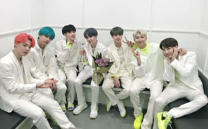 Trong lúc BTS đọc thơ "thôi miên" fan sau khi phá kỉ lục 2019 trên show âm nhạc, thứ hạng BLACKPINK ra sao?