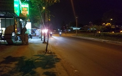 10 giờ lẩn trốn dưới bụi môn lục bình, kẻ cướp tiệm vàng mất nhiệt ngoi lên bờ liền bị công an bắt giữ
