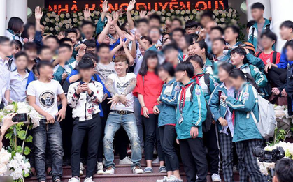 Sở GD&ĐT Yên Bái nói gì việc học sinh chụp ảnh cùng "Khá Bảnh"