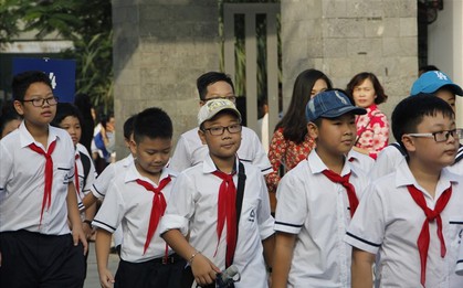 Trường THCS ở Hà Nội gây tranh cãi khi bắt cha mẹ tham gia phỏng vấn cùng con mới được vào lớp 6