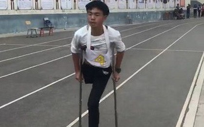 Cậu học sinh cụt chân gây sốt mạng khi... thi chạy