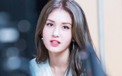 Lộ số phận màn ra mắt solo của Jeon Somi: Có tránh được "dớp" hoãn tới hoãn lui giống "gà" YG?