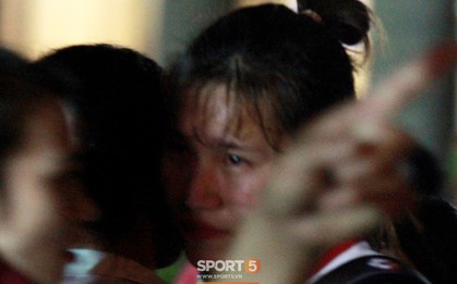 Cầu thủ U19 nữ Việt Nam khóc nức nở sau khi kịch tính giành vé dự Vòng chung kết U19 châu Á